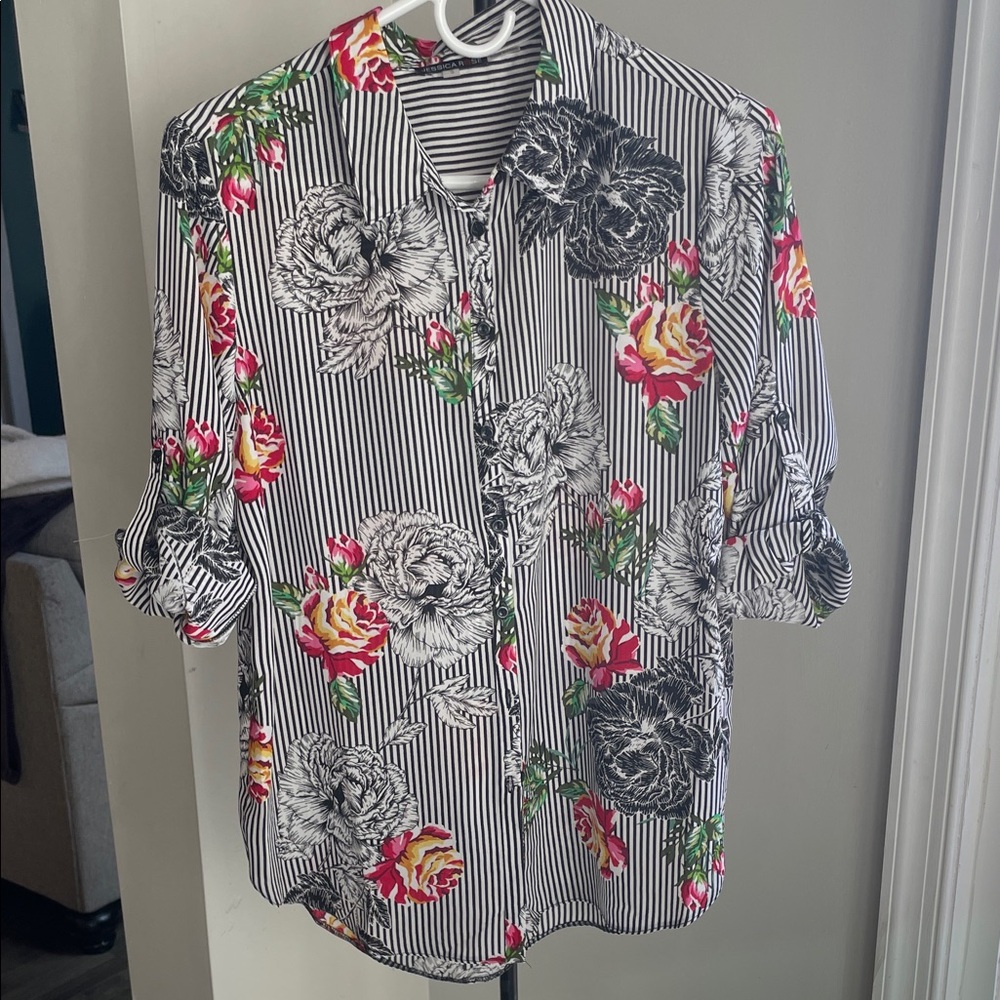 🫶 Floral Striped Button Down Shirt